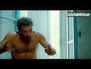 Lola Le Lann in Un moment d'egarement (2015) 18