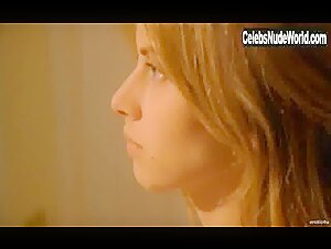 Loredana Cannata Bathroom , Butt in La donna lupo (1999) 14