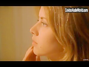 Loredana Cannata Bathroom , Butt in La donna lupo (1999) 19