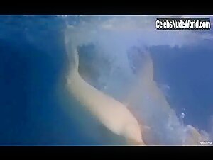 Loredana Cannata Lingerie , Pool in La donna lupo (1999) 15