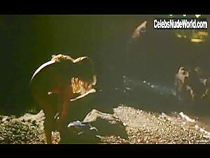 Loredana Cannata Outdoor , Wet in La donna lupo (1999) 6