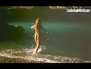 Loredana Cannata Outdoor , Wet in La donna lupo (1999) 8
