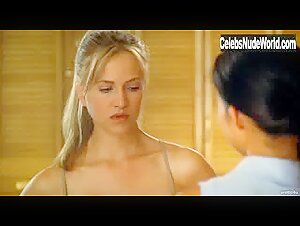 Lori Heuring in In Crowd (2000) 11