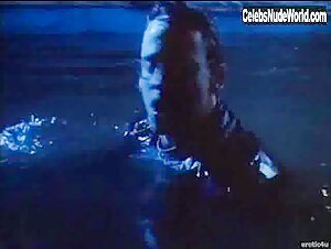 Lorissa McComas in Piranha (1995) 18