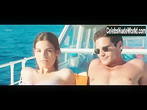 Lou Chauvain in Juillet aout (2016) 4