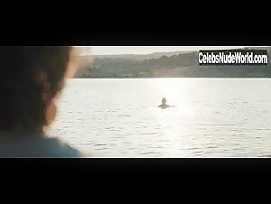 Lou de Laage in L'attesa (2015) 8