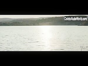 Lou de Laage in L'attesa (2015) 9
