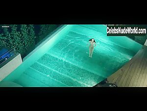 Louise Bourgoin in Blanc comme neige (2010) 10