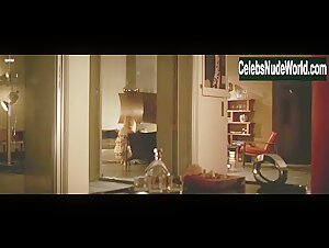 Louise Bourgoin in L'autre monde (2010) 19