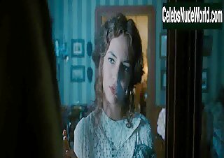 Louise Bourgoin in Les aventures extraordinaires d'Adele Blanc-Sec (2010) 5