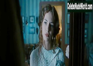 Louise Bourgoin in Les aventures extraordinaires d'Adele Blanc-Sec (2010) 7