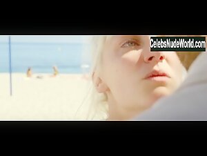 Lucie Debay in Un Francais (2015) 19