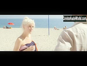 Lucie Debay in Un Francais (2015) 9