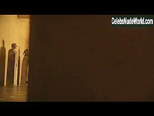 Lucy Lawless Blonde , Sexy Dress in Spartacus: Blood and Sand (series) (2010) 13