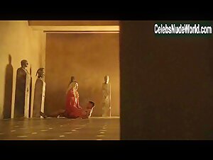 Lucy Lawless Blonde , Sexy Dress in Spartacus: Blood and Sand (series) (2010) 14