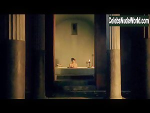 Lucy Lawless Bathtub, boobs in Spartacus: Gods of the Arena (series) (2011) 4