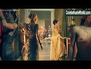 Lucy Lawless Costume , Butt in Spartacus: Vengeance (series) (2010) 3