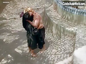 Lucy Liu Outdoor , Butt scene in Flypaper (1999) 8