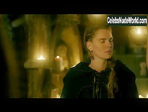 Lucy Martin in Vikings (series) (2013) 16