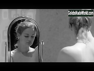 Luise Heyer nude, bed scene in Harte (2015) 1