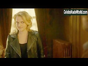Madeline Brewer Blonde , Kissing in Hemlock Grove (series) (2013) 3