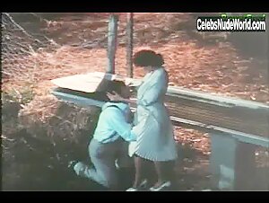 Malu Outdoor , Lingerie in La storia di Lady Chatterley (1989) 3