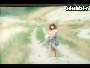 Malu Outdoor , High Heel in La storia di Lady Chatterley (1989) 8