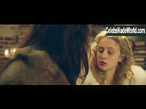 Malin Buska in Girl King (2015) 10