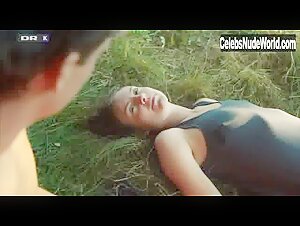 Malin Crepin nude, but scene in Nylon (2015) 20