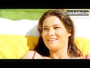 Manuela Arcuri in Cosa de brujas (2003) 7