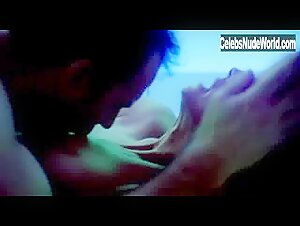 Maria Jose Prieto Kissing , Hot in Mujeres infieles (2004) 8
