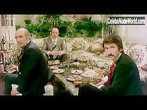 Maria Luisa San Jose in La mujer es cosa de hombres (1976) 19