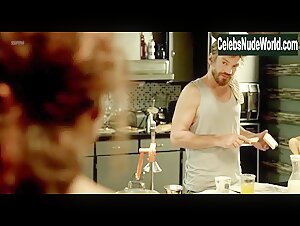 Maria Nela Sinisterra in Tiempo muerto (2016) 1
