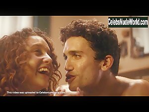 Maria Pedraza in A quien te llevarias a una isla desierta (2019) 10
