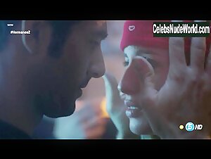 Maria Valverde in Hermanos (series) (2014) 4