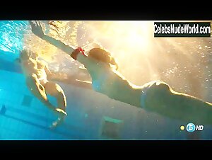 Maria Valverde Pool , Kissing in Hermanos (series) (2014) 2