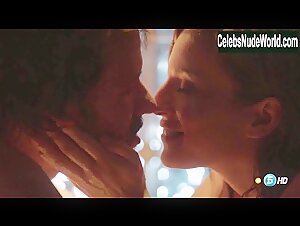 Maria Valverde Pool , Kissing in Hermanos (series) (2014) 20