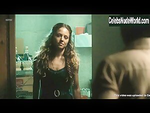 Margarita Levieva Couple , Kissing in Deuce (series) (2017)