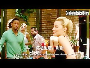 Margot Robbie cleavage, hot scene in Focus (2015) 11