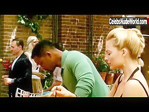Margot Robbie cleavage, hot scene in Focus (2015) 13
