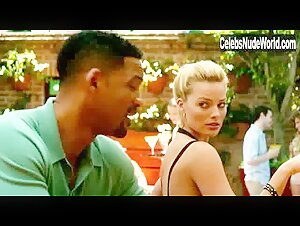 Margot Robbie cleavage, hot scene in Focus (2015) 14
