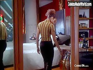 Mari Morrow Explicit , Brunette in How to Be a Player (1997) 1