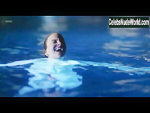 Maria Dizzia in Fits and Starts (2017) 18