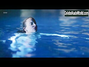 Maria Dizzia in Fits and Starts (2017)