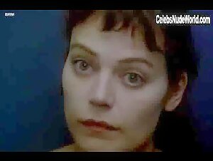 Marianne Denicourt in Comment je me suis dispute... (ma vie sexuelle) (1996) 4