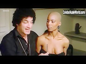 Marie Claude Joseph in La casa sperduta nel parco (1980) 3