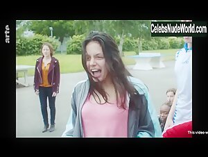 Marie Denarnaud in L'age tendre (short) (2019) 18