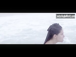 Marie Gillain in Landes (2013) 17