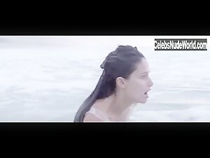 Marie Gillain in Landes (2013) 18