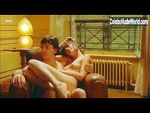 Marie Trintignant Nipple , Couple in Nuit d'ete en ville (1990) 10